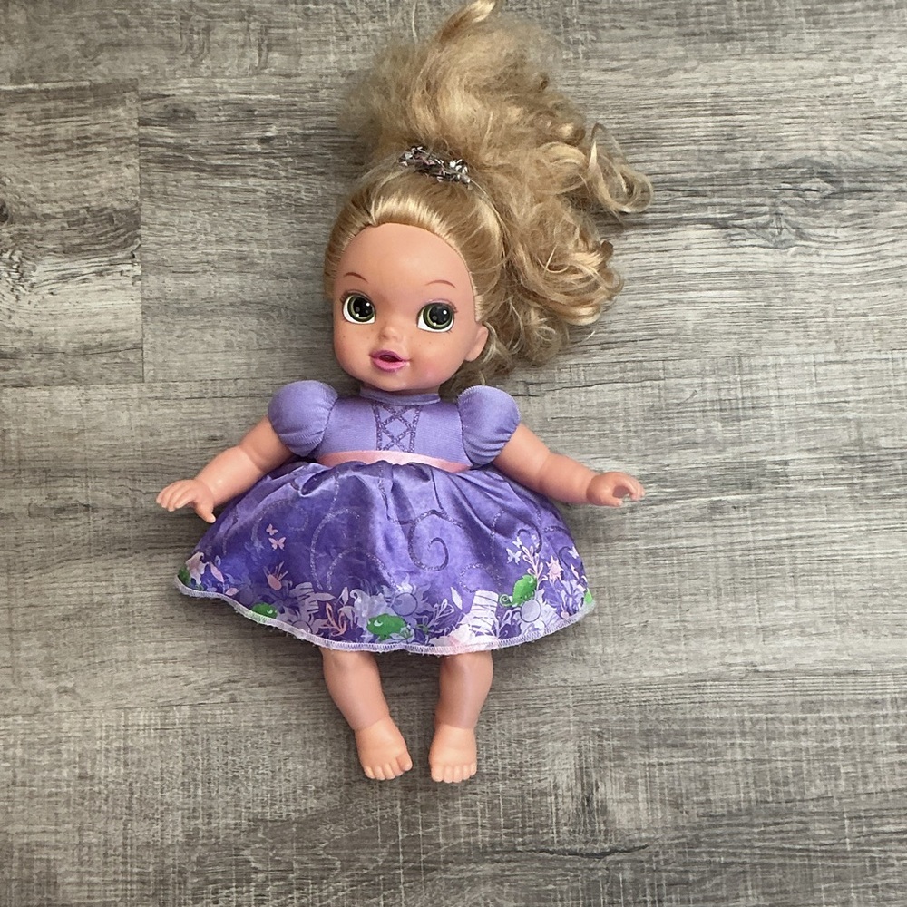 Disney Princess Deluxe Baby Rapunzel Doll Baby Doll Toy Purple Dress